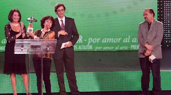 Teresa Calderón: Soy cada vez más pesimista del oficio de escritor en Chile