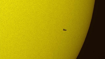 NASA liberó impresionante imagen del transbordador Atlantis