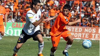 Michael Silva y la vitrina que brinda Toulon: 