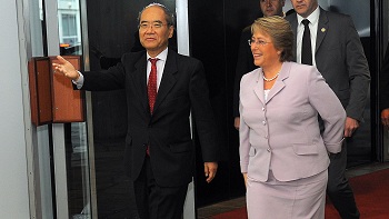   Bachelet inició en la Unesco una visita oficial de tres días en Francia 