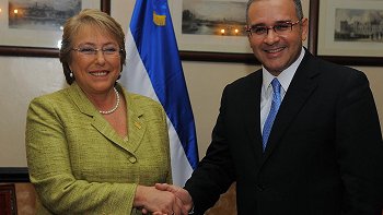   Bachelet participa de la ascensión de Mauricio Funes como presidente de El Salvador 