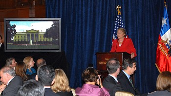   Bachelet reconoció manejo económico de Velasco en Washington 