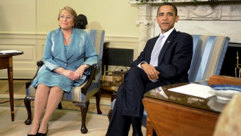   Presidenta agradeció público reconocimiento de Obama por manejo de la crisis 