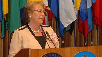   Bachelet lamentó la recomendación brasileña de no viajar a Chile 