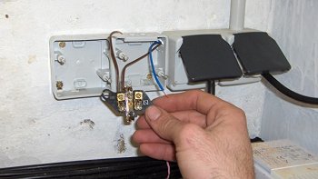 Coaniquem: Tres mil niños se queman al año en accidentes relacionados con electricidad