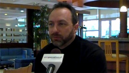 El fundador de Wikipedia, Jimmy Wales, conversó con Cooperativa