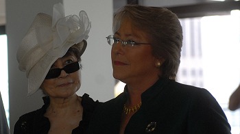   Embajador de Chile ante la ONU defendió entrega de la Orden al Mérito a Yoko Ono 