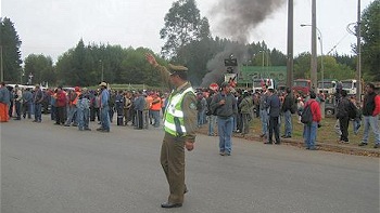 Bosques Arauco paralizó plantas de celulosa por movilización de trabajadores