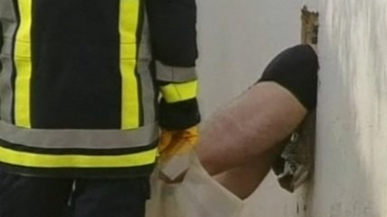   Sujeto quedó atascado y sin pantalones al intentar robar un supermercado 