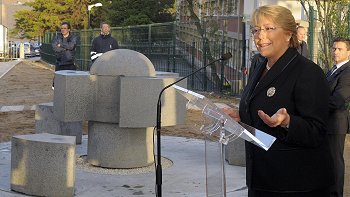   Bachelet inauguró en Lisboa un monumento en honor a Mistral 