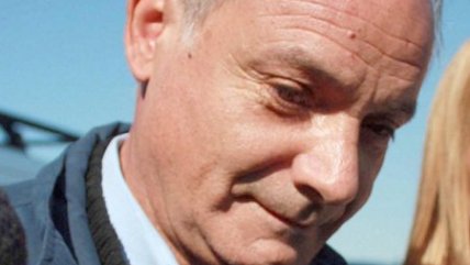 Pareja del sacerdote Ricardo Muñoz le ofrece imágenes de adolescentes