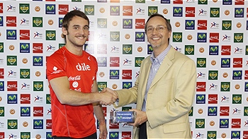   Tomás González recibió modernos teléfonos para sus comunicaciones internacionales 