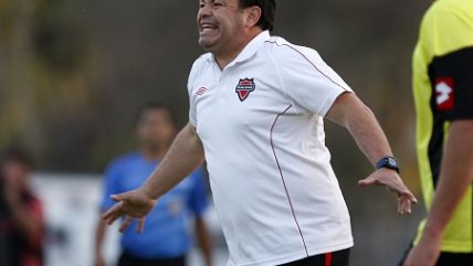 Oscar del Solar explicó su reacción tras pelea con hinchas en duelo con San Luis