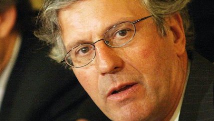   González explicó vínculos de Piñera e intendente de Santiago con inmobiliarias 