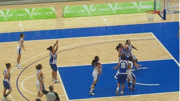   Selección femenina de baloncesto debutó con triunfo sobre Paraguay en Medellín 