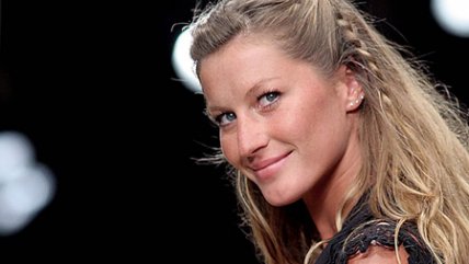   Gisele Bündchen da clases de fútbol a Pelé y Romario 