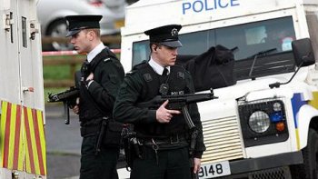 Tres personas quedaron heridas en la explosión de un autobomba en Irlanda del Norte