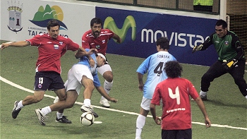 Perú y Chile igualaron en un entretenido partido por la Copa América de Showbol