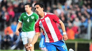 Prensa paraguaya afirma que Lucas Barrios es el nuevo salvador de su selección