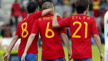 España se mide a Corea del Sur en un duro apretón antes del Mundial