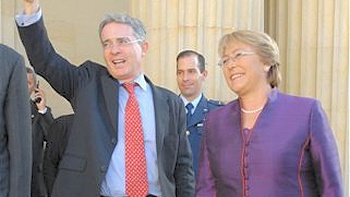   Bachelet se reunió con Alvaro Uribe en antesala de foro sobre gestión pública 
