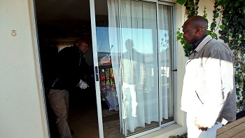 Periodistas portugueses sufrieron violento asalto en su hotel de Sudáfrica