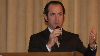Gobernador italiano desató polémica por hacer sonar el 