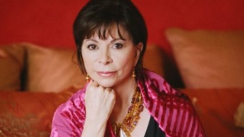 Mariana Aylwin cree que ser mujer y masiva le juega en contra a Isabel Allende