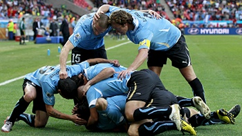 Uruguay sacó a relucir su estirpe para acceder a los cuartos de final del Mundial