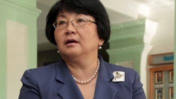 Presidenta interina de Kirguizistán dio por aprobada la nueva Constitución