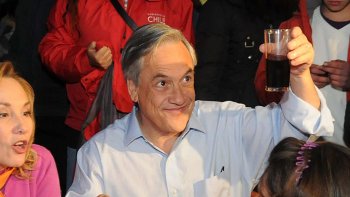 La Caleta Portales se prepara para ver Chile-Brasil con Piñera