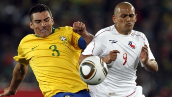 Chile no pudo con la efectividad de Brasil y se despidió de Sudáfrica 2010