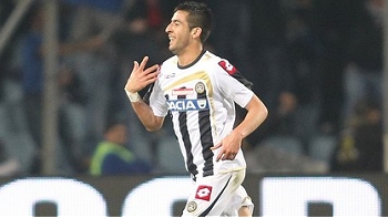 Mauricio Isla fue declarado intransferible por Udinese tras su paso por el Mundial Sudáfrica 2010