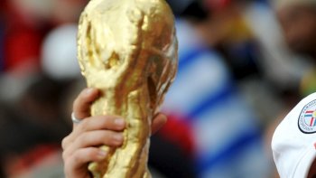 Policía colombiana decomisó réplica de la Copa del Mundo llena de cocaína