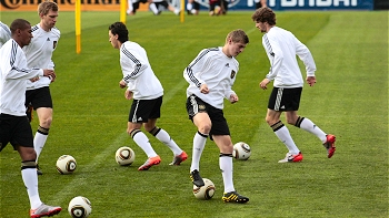Lahm, Podolski y Klose están en duda para el choque ante Uruguay