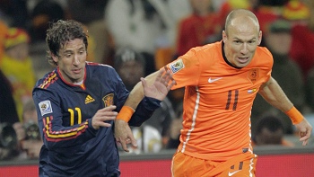 FIFA multó a España y Holanda por su mala conducta en la final del Mundial