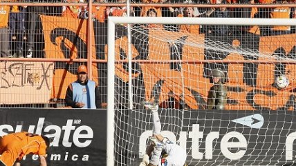   Lazaga marca el gol de la victoria loína 