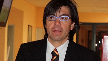 Carlos Soto visitó práctica de U. Católica para buscar apoyo a posible paro del Campeonato Nacional