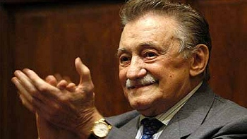 Iniciativa busca rebautizar aeropuerto de Montevideo en honor a Benedetti