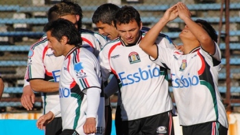   Lota Schwager batió al líder Puerto Montt y alcanzó el octogonal por el ascenso 