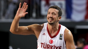   Turquía mantuvo su invicto en el Mundial y apabulló a Francia en los octavos de final 