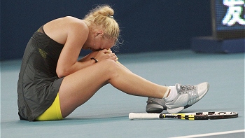 Wozniacki estrenó su número uno con sufrido triunfo ante Ivanovic