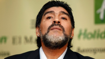 Maradona volverá a las canchas en homenaje a Fernando Cáceres