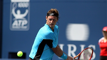   David Nalbandian doblegó a Marat Safín y accedió a la final de la Copa Argentina de tenis 