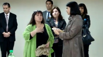 Trabajadora despedida entregó figura religiosa a directora de Junji como protesta