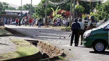 Carabineros confirmó nueve detenidos tras violento desalojo en Isla de Pascua