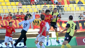 Peruano Víctor Rivera arbitrará el debut de U. Española en la Libertadores
