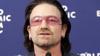 Bono recibió duras críticas por avalar canción racista