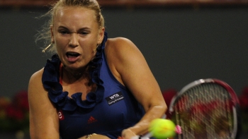 Wozniacki arrasó con Sharapova para instalarse en la final de Indian Wells