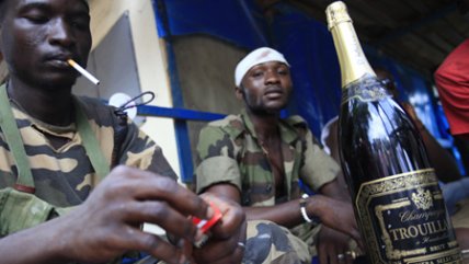   Soldados de Ouattara celebraron su victoria con el champagne de Gbagbo 